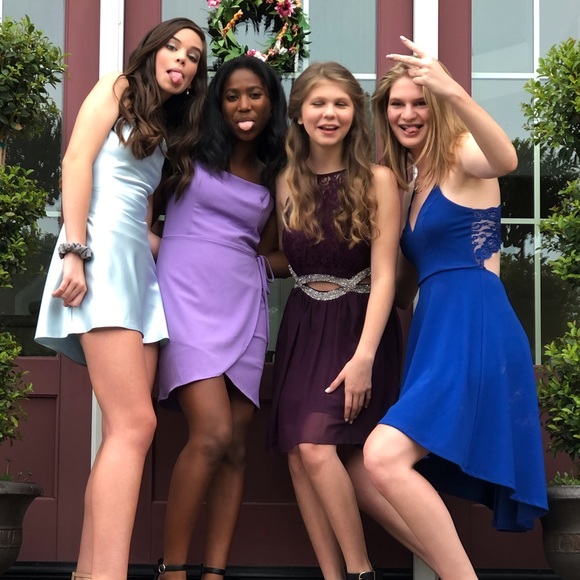 Meet your Posher, Alysa - Picture 2 of 5